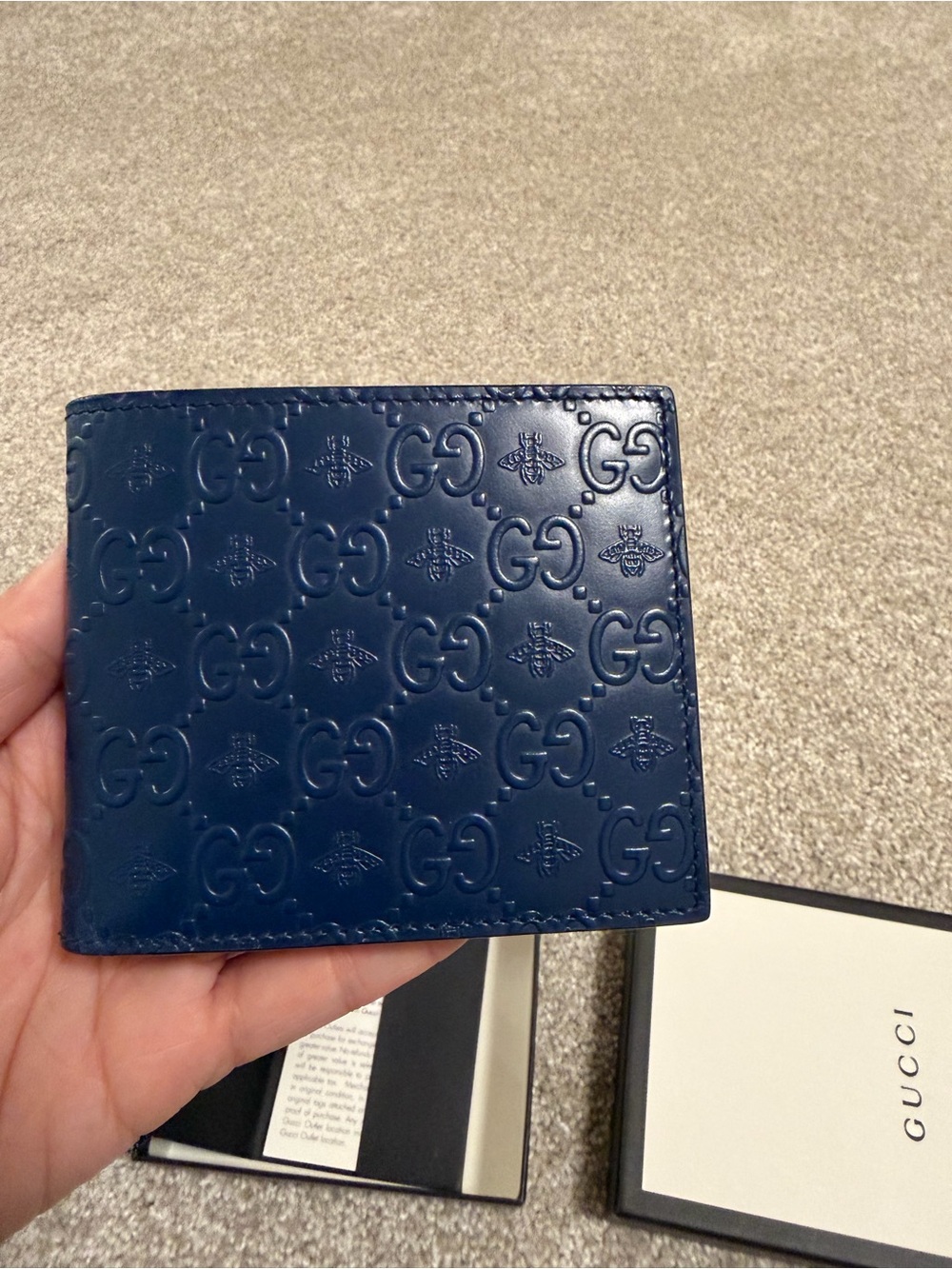 BRAND NEW Gucci emblem bifold wallet with bee embossed